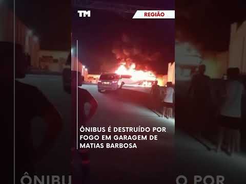Ônibus é destruído por fogo em garagem de Matias Barbosa