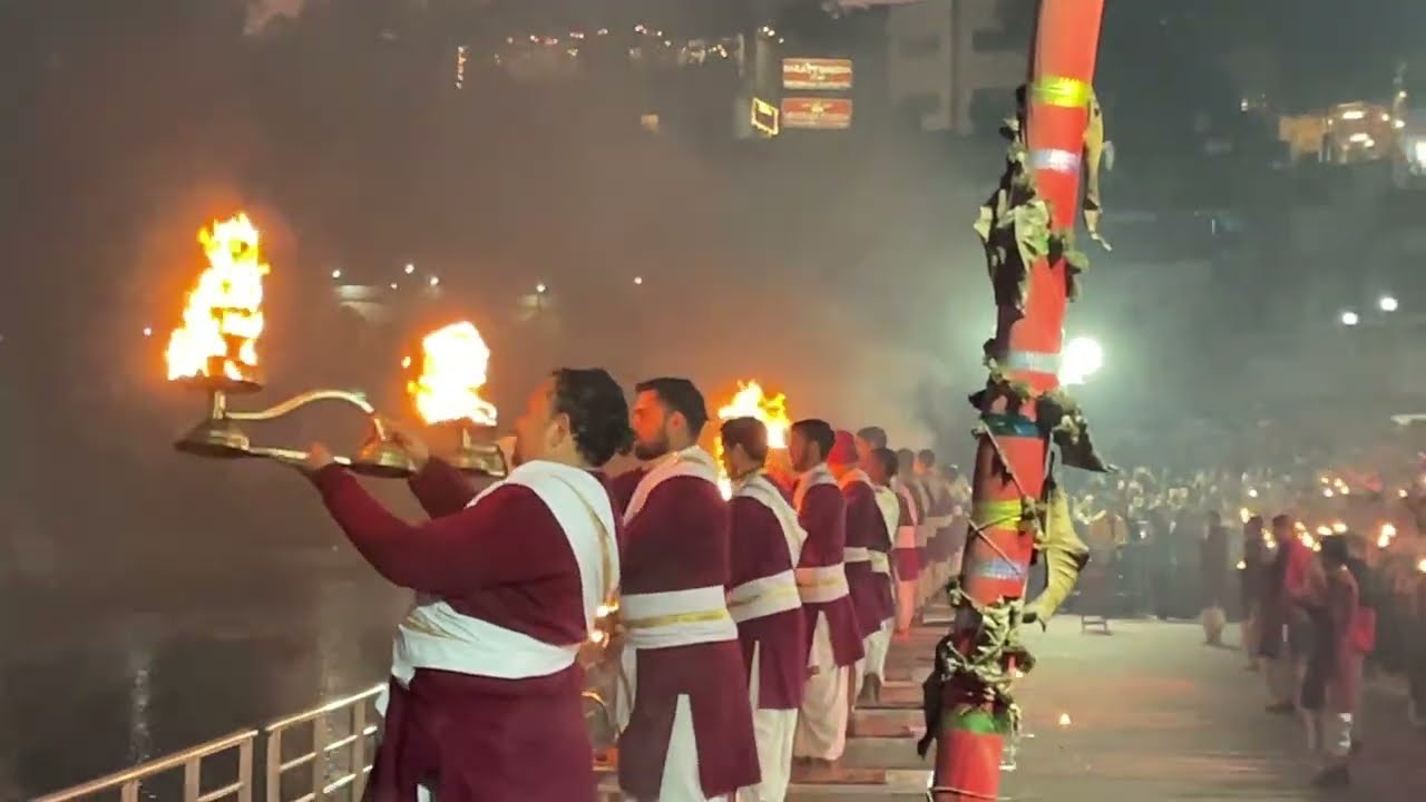 त्रिवेणी घाट, ऋषिकेश गंगा आरती🙏😊❤️ #rishikesh #ganga #gangaaarti #trivedighat #viralvideo #tranding 