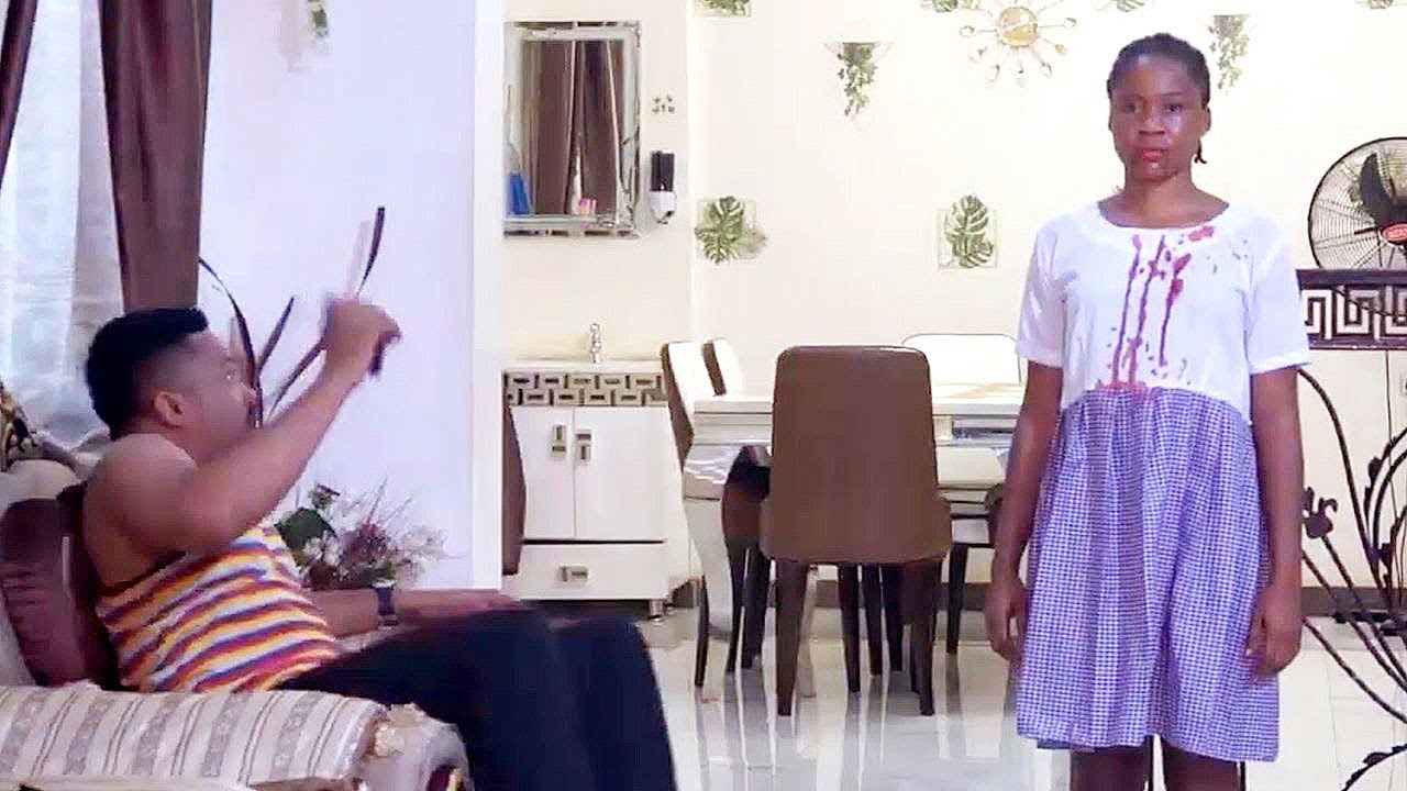 LE FANTÔME AGITÉ DE LA MENAGERE QUE J'AI TUÉE APPARAÎT PARTOUT OÙ JE VAIS