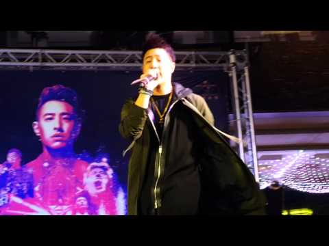20151226 潘瑋柏高雄夢時代演唱會DVD簽唱會  演唱打呼