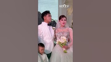 Khoảnh khắc vợ Đinh Kiến Phong - Linh Lan bật khóc tại đám cưới vì quá xúc động