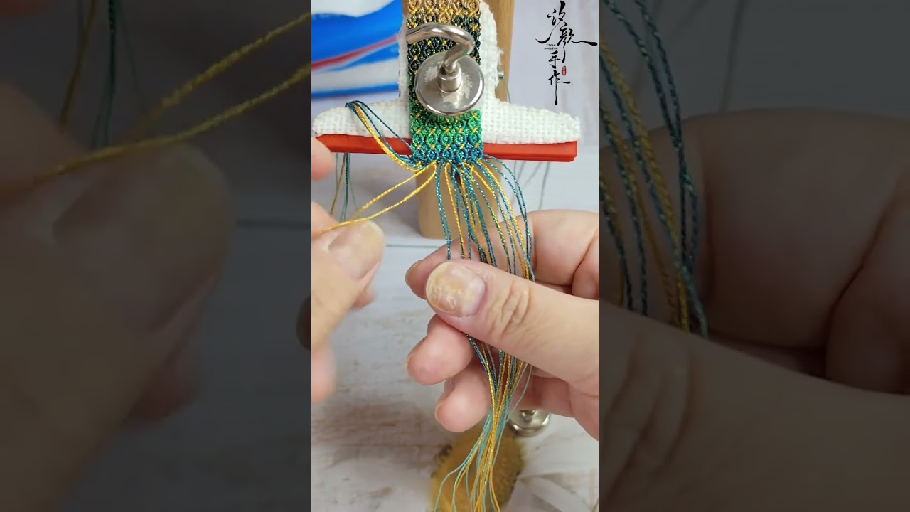 6股段染20根每根1米3，6股金线10根每根1米，都是居中对齐开始编。#手工编织零基础教学 #纯手工编绳 #手工diy #编绳教程 #钥匙扣