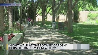 Botanic evening walk teaches about nature during the night