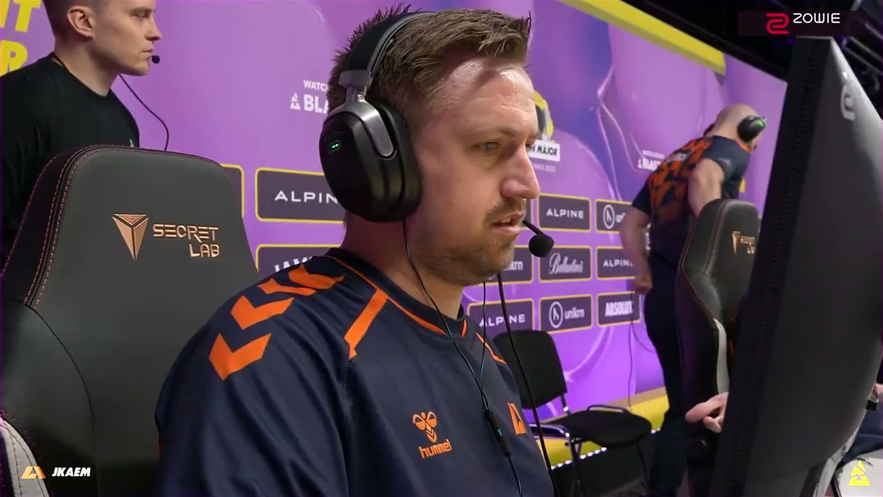 APEKS jkaem 3 Kills 2v3 situation vs G2