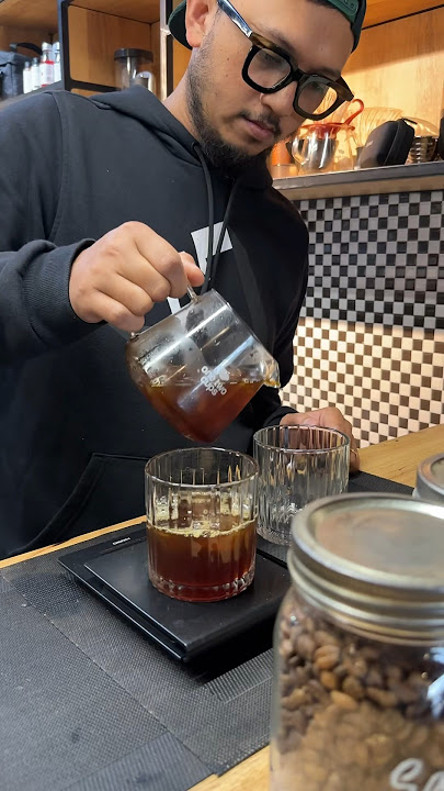 Make Japanese iced coffee for black bean consumers. #manualbrewing #viraldrinks #learningcoffee