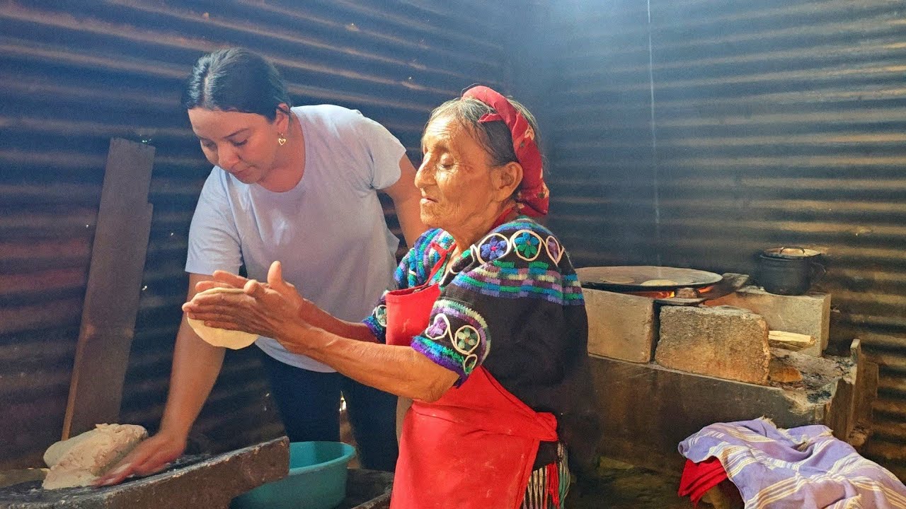 La Abuelita Le Enseño A Mi Esposa A Tortear😱