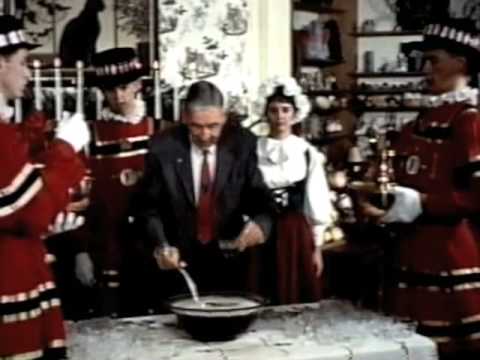 Seraffyn the Wandering Minstrel brings his song and Christmas cheer to the Williams Inn in Williamstown, Massachusetts. An unfinished film made in 1960 for the Treadway chain of country inns. Songs performed: Christmas is Coming Here We Come A-Wassailing Come Landlord Fill the Flowing Bowl Deck the Halls Welcome Yule God Bless the Master of This House Boar's Head Carol