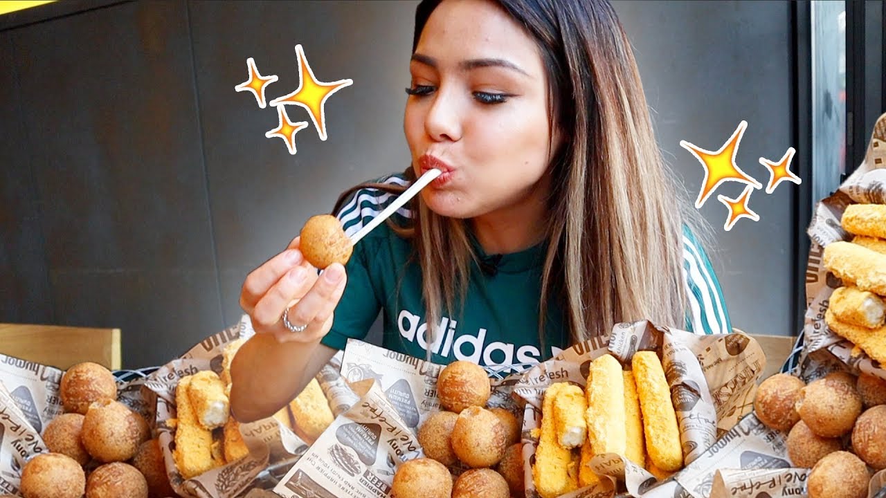 TRYING KOREAN FRIED CHEESE BALLS, FRIED CHICKEN 후라이드 닭다리+치즈볼 바삭바삭