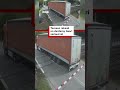 Muqaalka tareen rakaab oo darayay gaari xamuul dalka Poland
