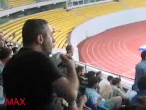 ქართველი გულშემატკივარი ტრიბუნებზე სადილობს