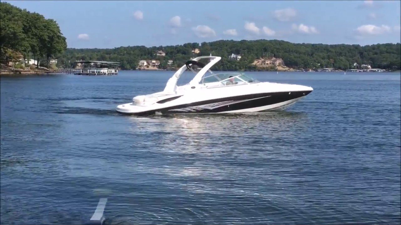 2006 Rinker 262 BR On Water Video Demo for the Hill Family