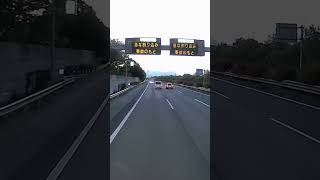 このハイエースどこ見て運転してる？