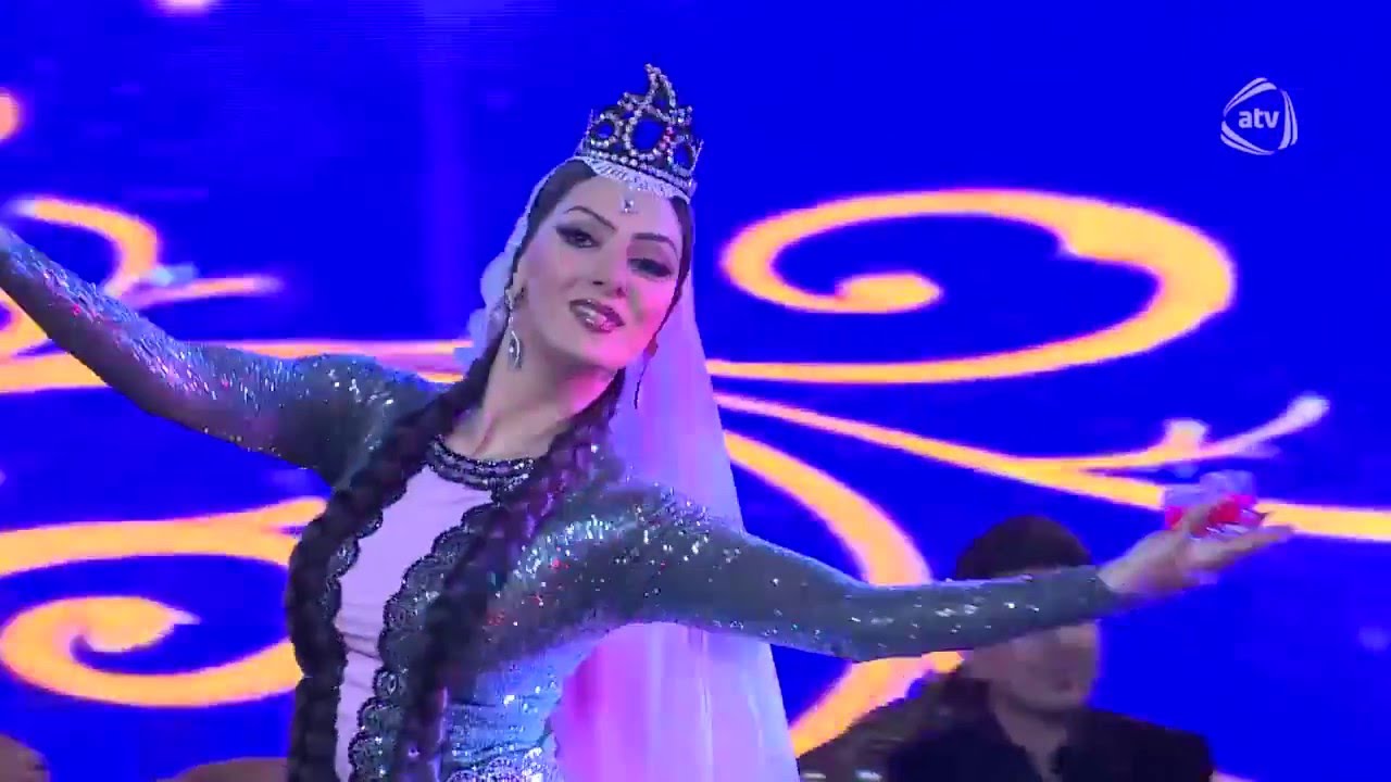 Top kimi - Röya Əliyeva 