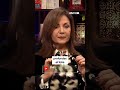 Elle utilise un outil incroyable