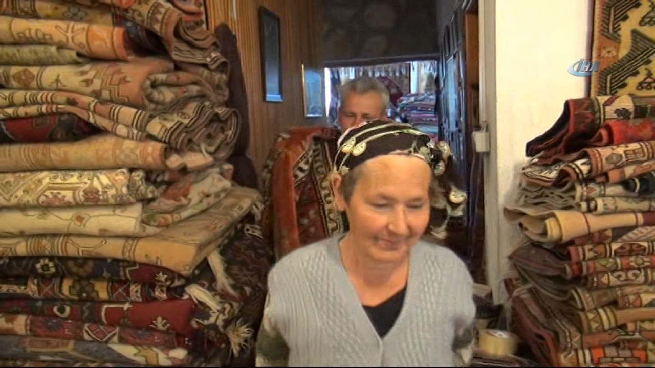 Çeyizi İçin Dokumaya Başladığı Halıları Dünyaya Tanıttı