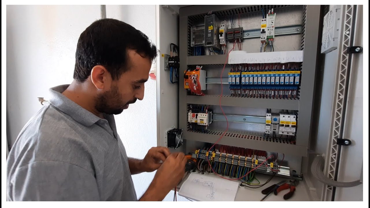 حلقة كالعادة دروس كهربائية.