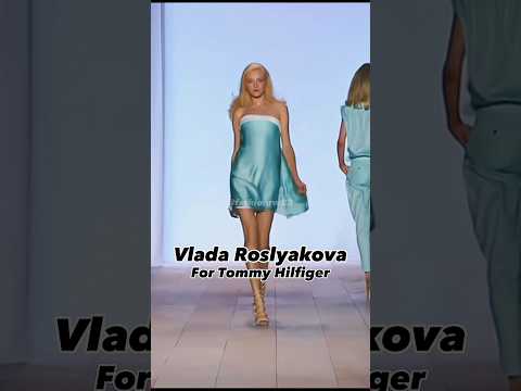 ICONIC walk #vladaroslyakova #yasmeenghauri #supermodel #fashion #metgala #runway #90s #fyp #shorts