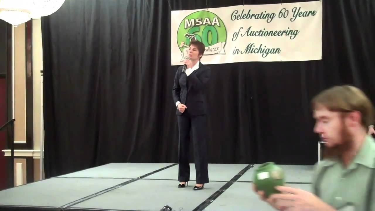 Donna Tuttle selling at the 2011 Michigan Auctioneers Championship