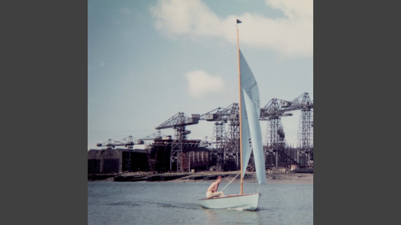 Falling Down adlı videoyu YouTube'da izle Falling Down adlı videoyu YouTube'da izle