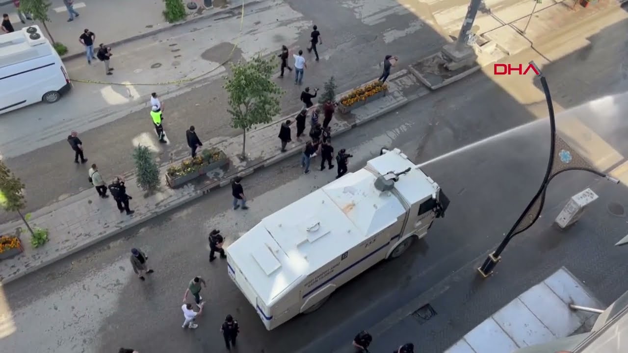 Yüksekova'da izinsiz yürüyüşe polis müdahalesi