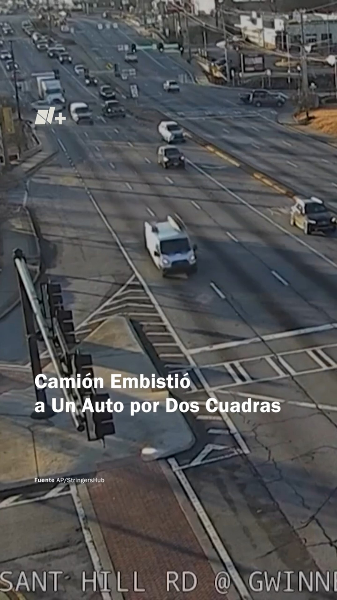Camión embiste a auto por dos cuadras #nmas #shorts #eua