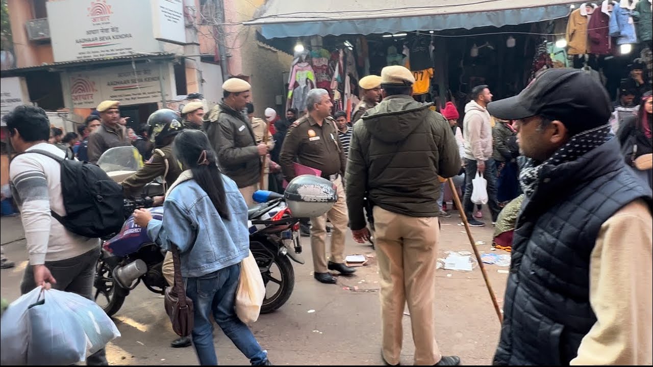 Police Raid In Sarojini Nagar, Biggest Market Of Delhi | KC Vlogs