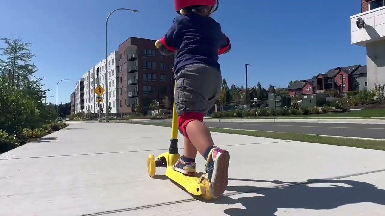 Happy Pigeon - scooting (Official Music Video)