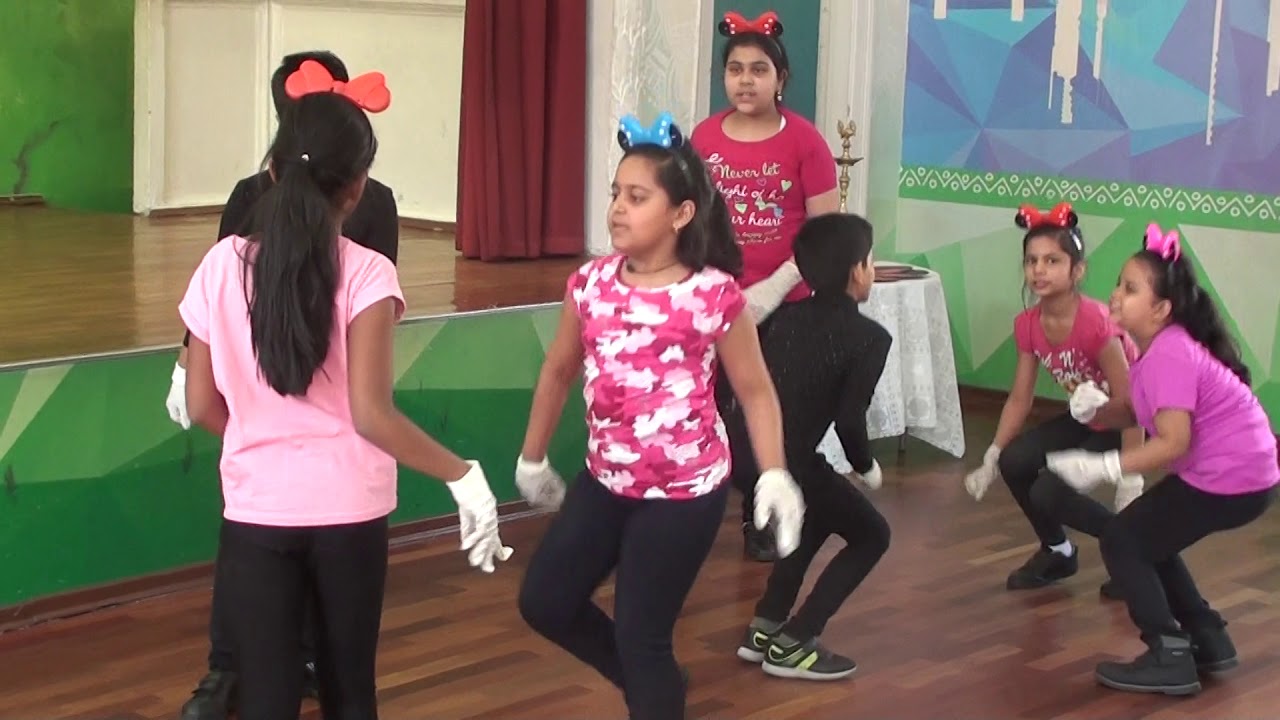Mickey dance by Class 4 camera iphone 8 plus apk