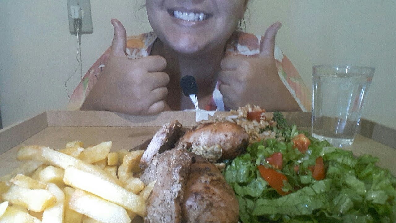 ASMR MUKBANG BRASIL-  COMENDO SALADA DE ALFACE/  LINGUIÇA/ BIFE DE PORCO E FAROFA DE COUVE COM OVO ❤