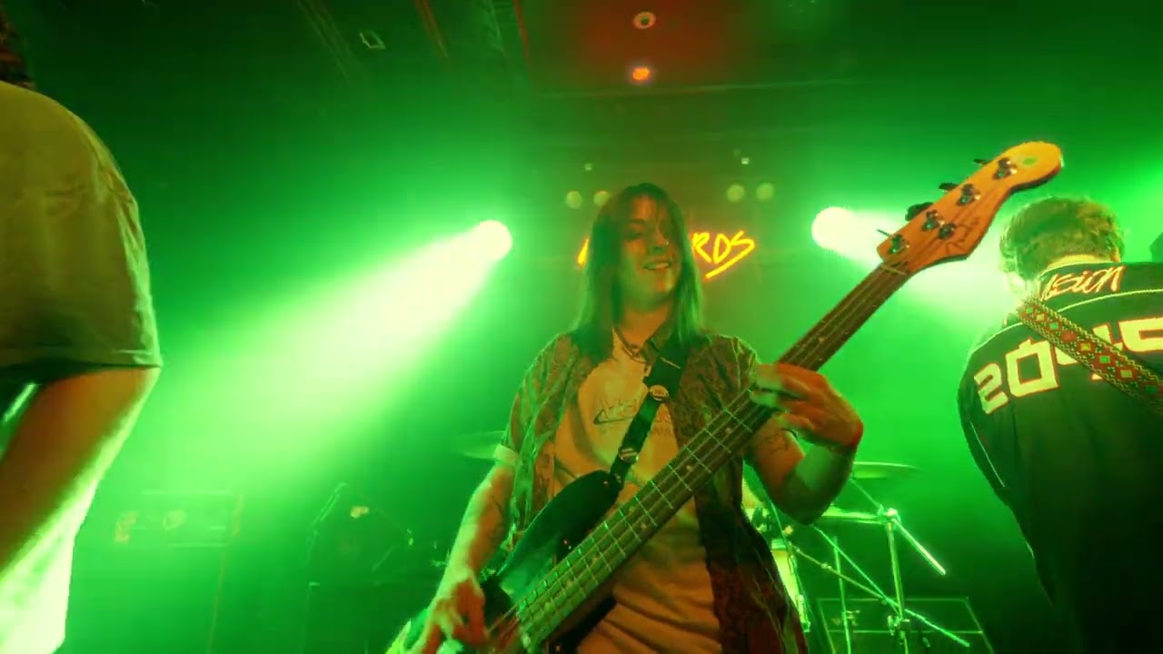 Bellwether - Homecoming (Live Music Video) adlı videoyu YouTube'da izle Bellwether - Homecoming (Live Music Video) adlı videoyu YouTube'da izle