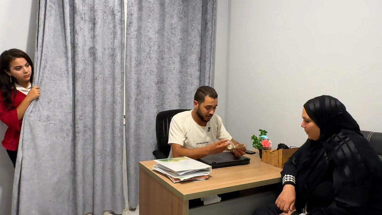 بنت شافت مرات ابوها بتاخد فلوس من خطيبها وسمعت ما لا يتوقع