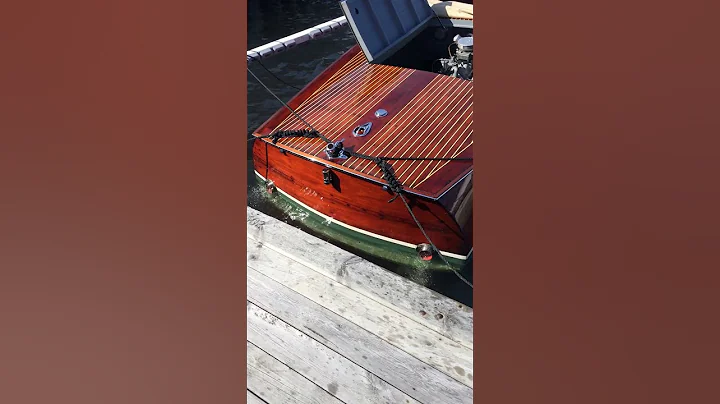 Slightly tuned marine Ford Flathead V8 at idle and some rev.