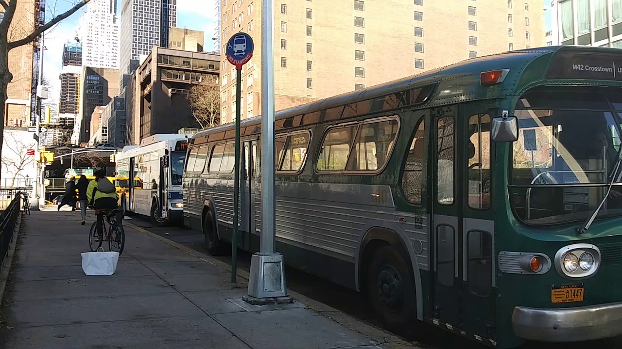 Vintage M42 Bus at U-N / 1 Av