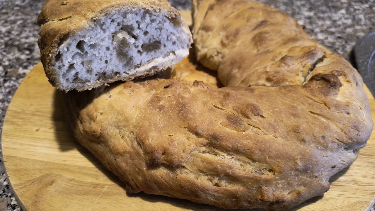Tortano con ciccioli di maiale - Tortani napoletani cicoli e strutto - Pagniuotto con i cicoli