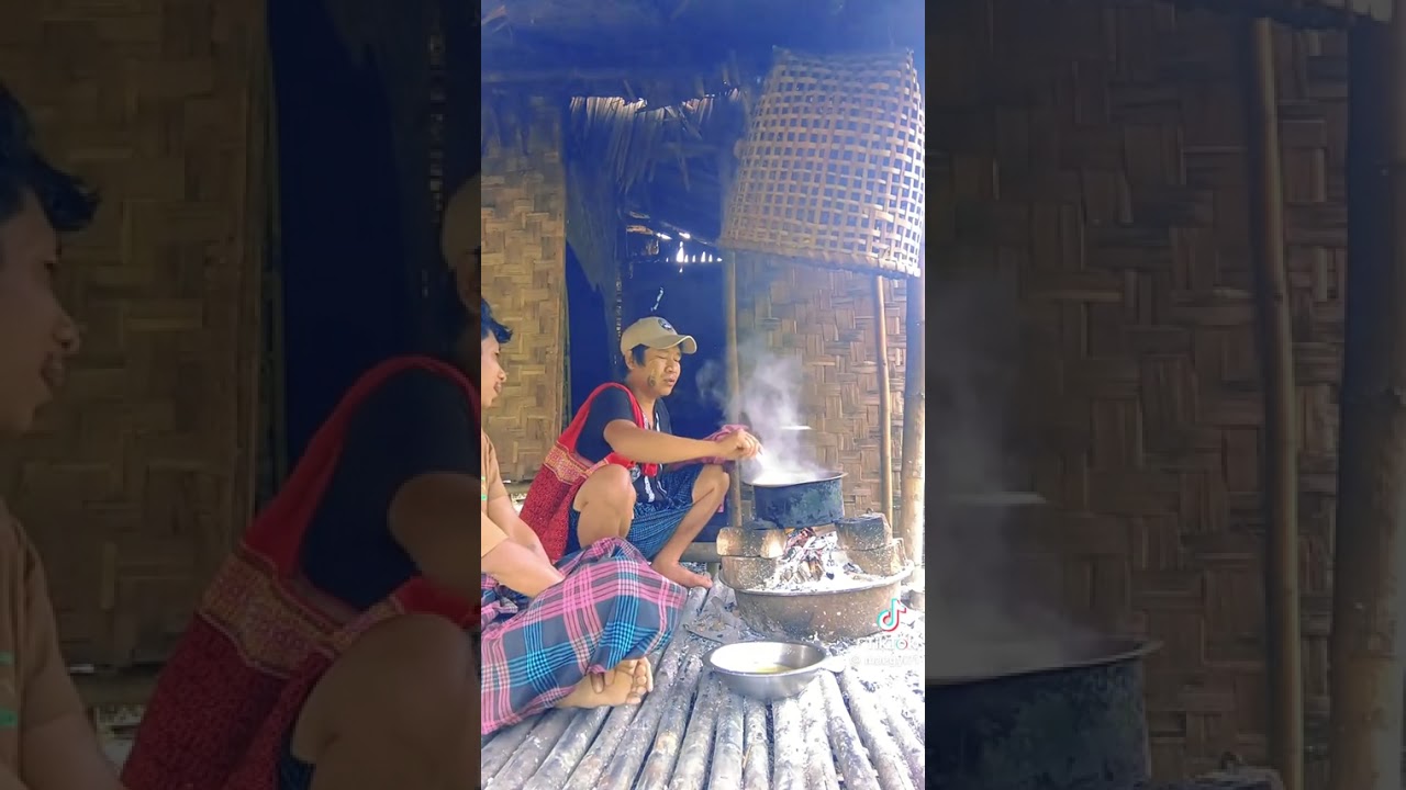 ထမင်းစားရင် ဘီလူးစီးတာဟ ဝက်သား​ေတစားသွား