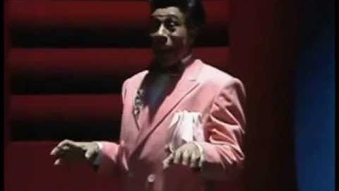 Red Dwarf: Cat- Better make myself look big!