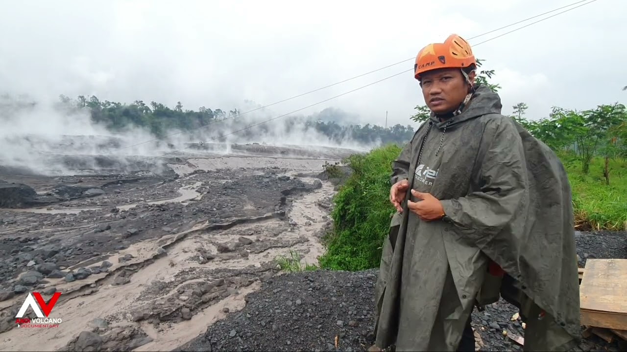 Massive hot lahar flow in Semeru Volcano, Indonesia