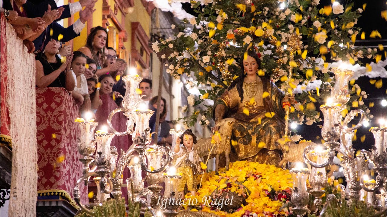Petalada a la Pastora Divina en la Calle Real, Cantillana 2024