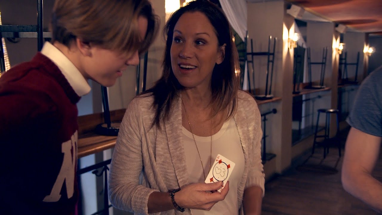 De ritar en snöglob på ett kort och du kommer inte tro vad som händer sen! - Brynolf & Ljung (TV4)