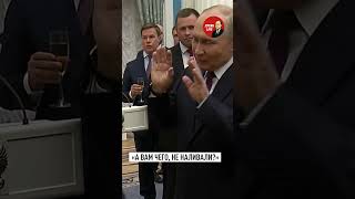 During a conversation with the boxers, Putin noticed an athlete without champagne and handed him ...