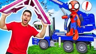 ¿Spidey, qué pasó con la grúa? Video de coches en ¡Oh, se dañó!