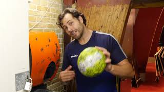 3 ways to clean handballs correctly.