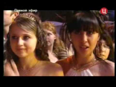 Video: Standardi I Bukurisë Femërore: Yulia Kovalchuk Me Një Sytjena Pikante I Habiti Fansat