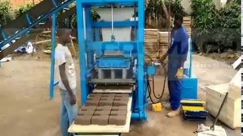 Conmach BlockKing-09MS Block and Interlock Making Machine during Interlocking Paver Production