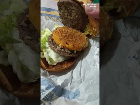 影片2025.7.16麥當勞新產品~美式熔岩起司排雙牛堡套餐~麥當勞手機app已經開始使用手機點餐功能，很方便自行摸索簡單不難，好處是人多的時候省下排隊點餐的時間