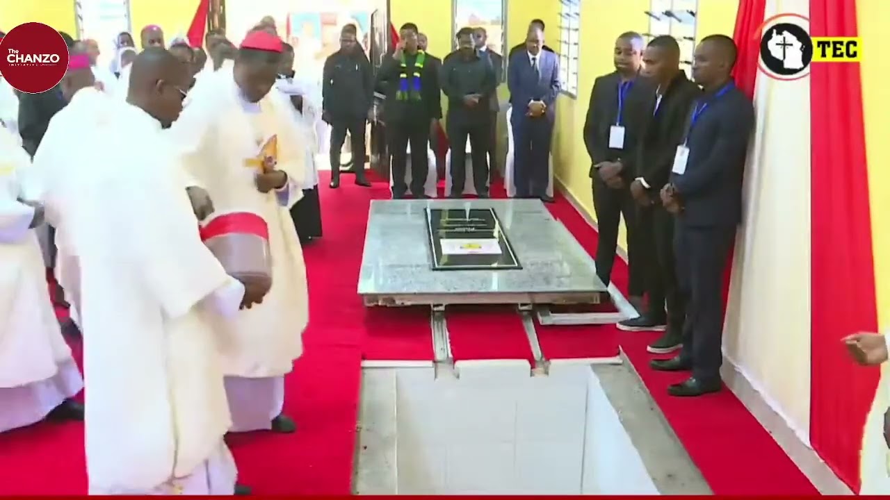 Mwili wa Kadinali Pengo Ulivyoshushwa Kaburini