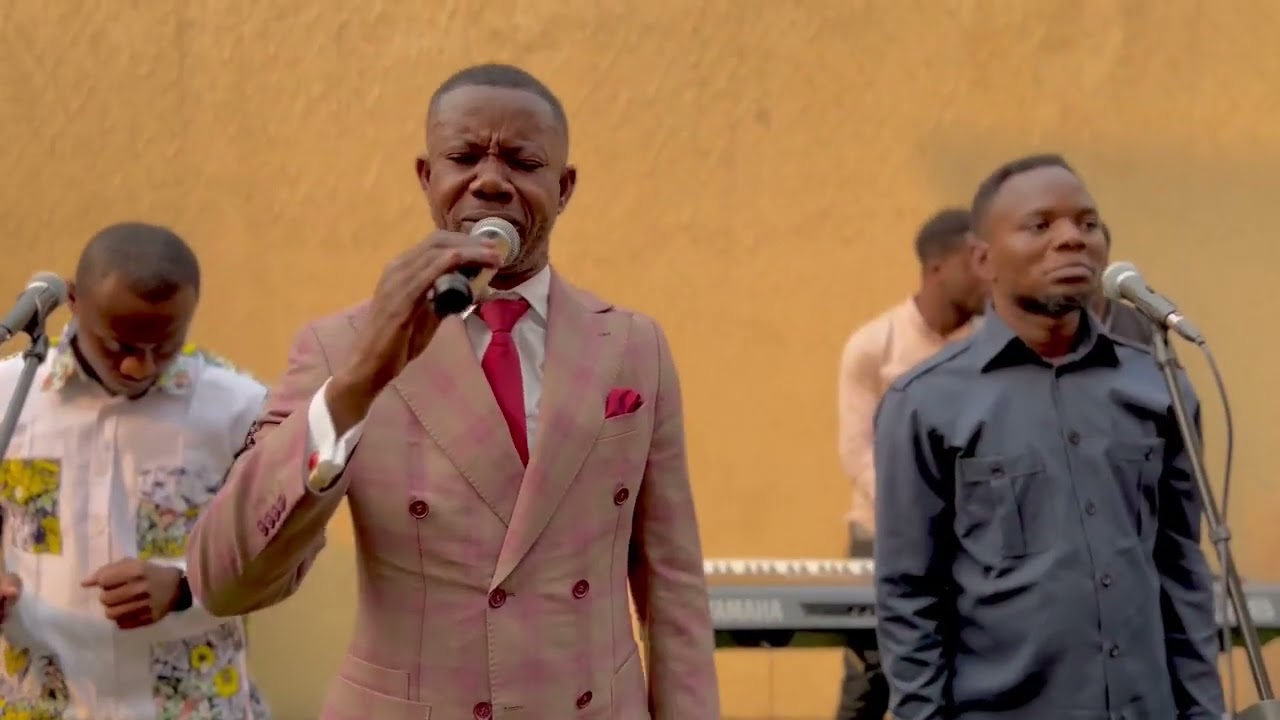 fr Mike kalambay invite  matou Samuel eyindi stade .....#music #gospelmusic #guitar #live