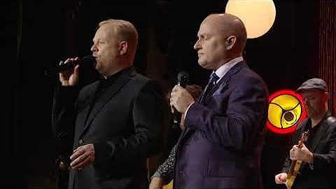 Dailey & Vincent   Eighteen Wheels and a Dozen Ros...