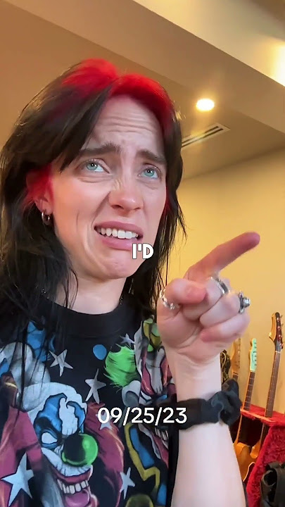 Billie Eilish performing with the crowd 🎤😲