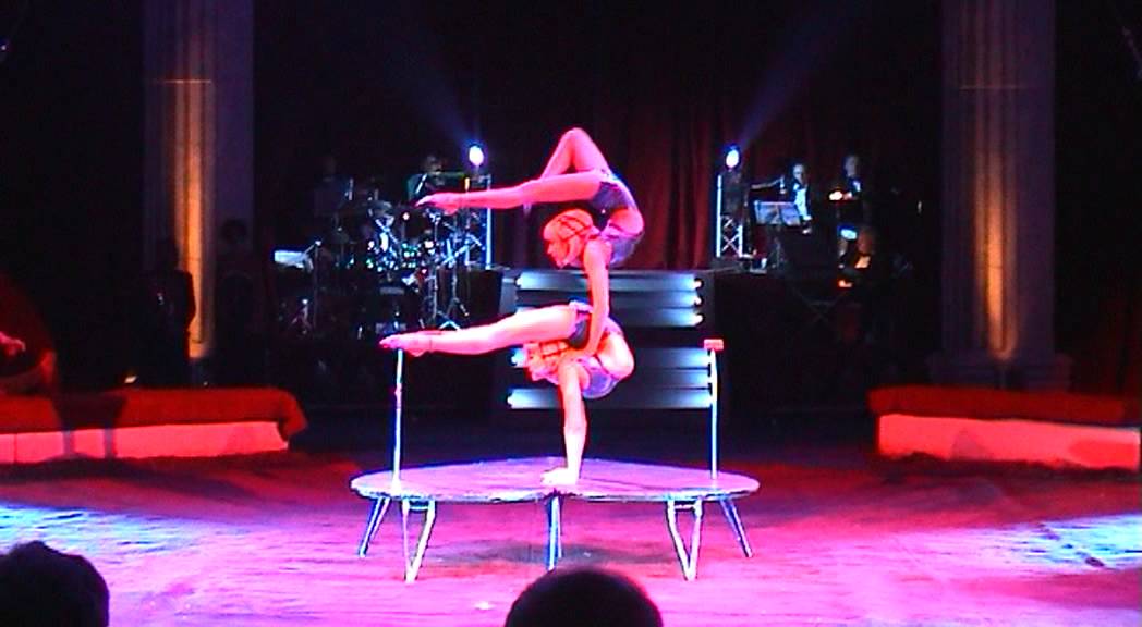 Duo contortion ( Mongolia ) International Circus Festival '' City of Latina ''